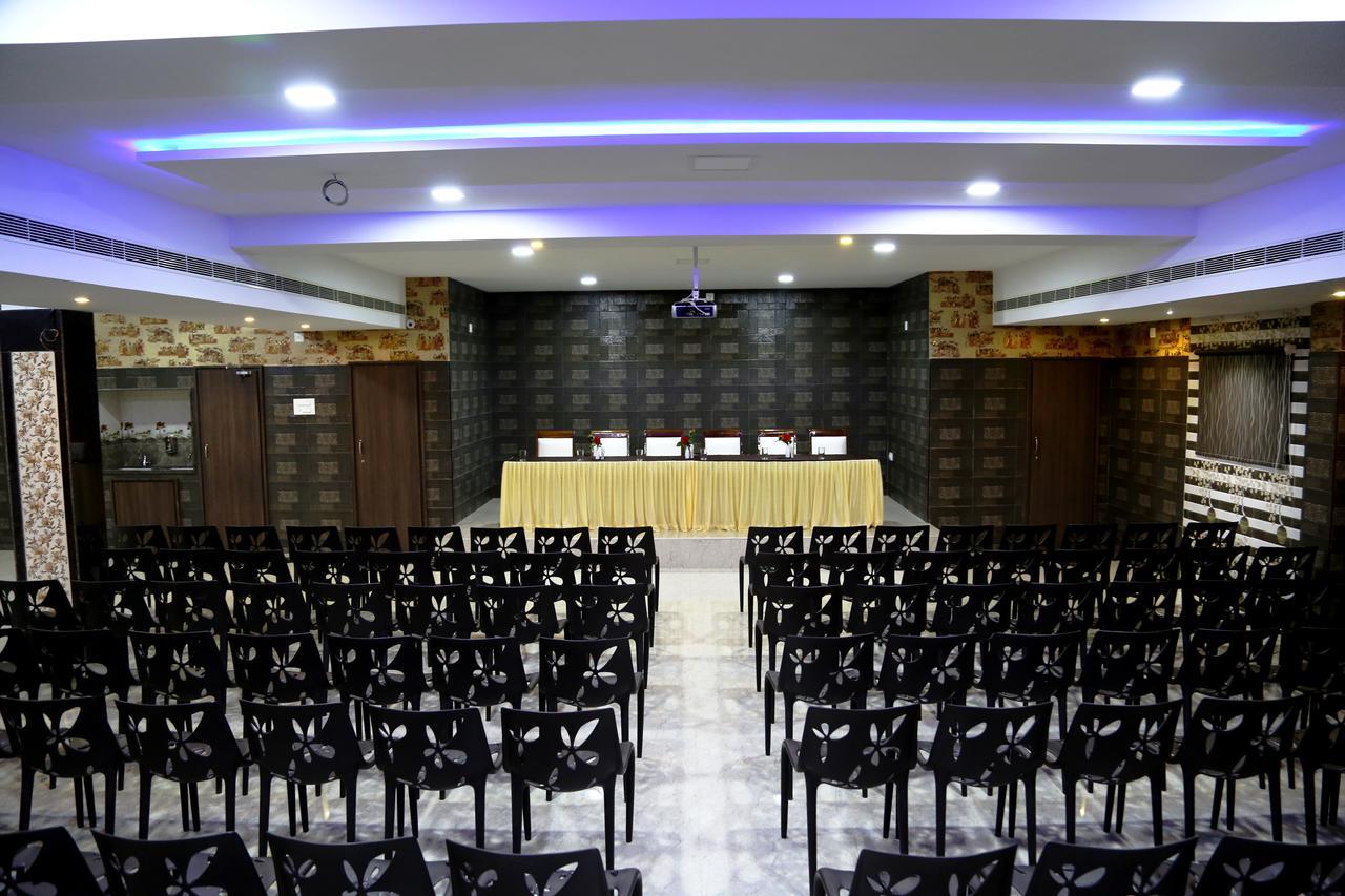 Venky'S Delight Hotel Rājahmundry Екстериор снимка