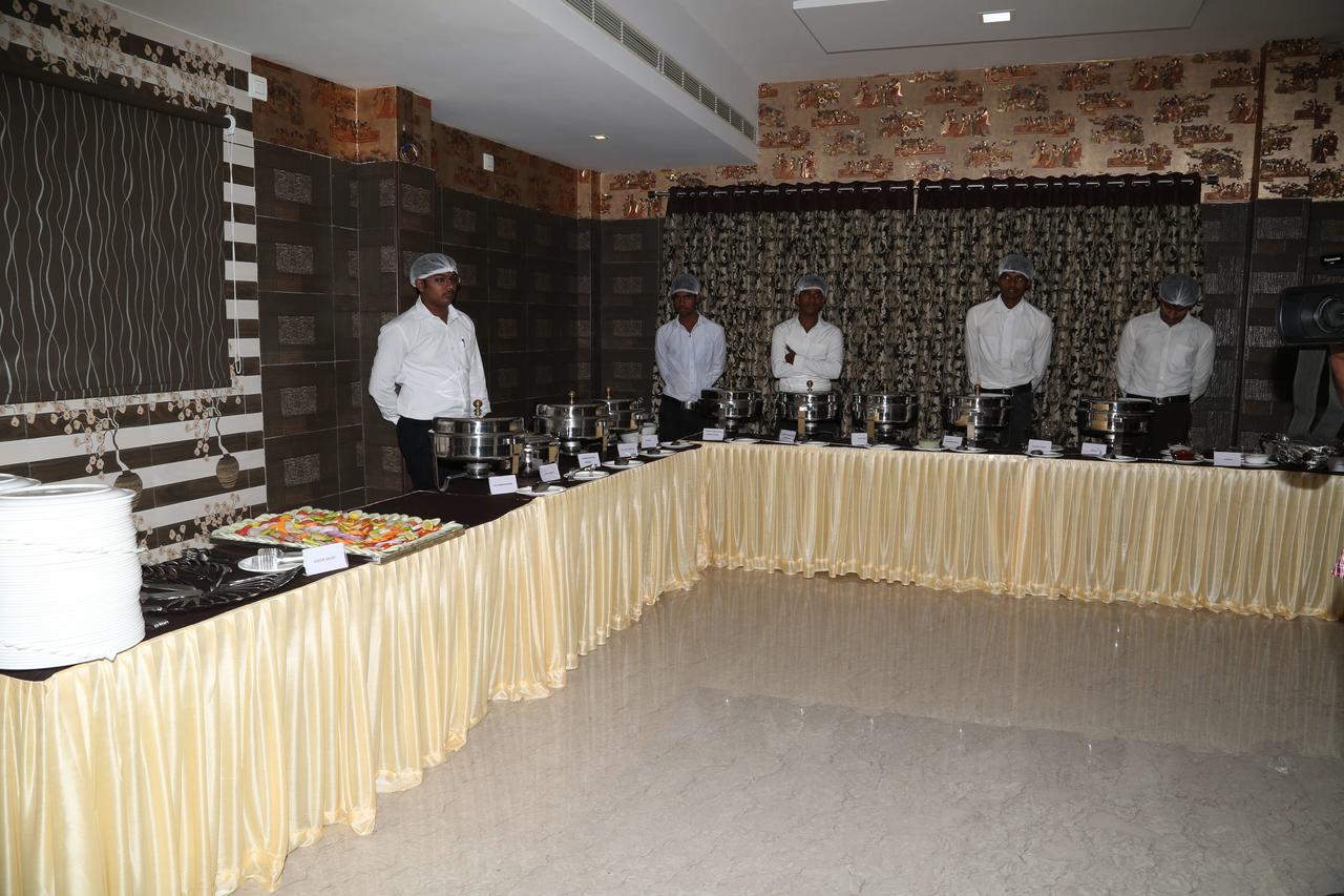 Venky'S Delight Hotel Rājahmundry Екстериор снимка